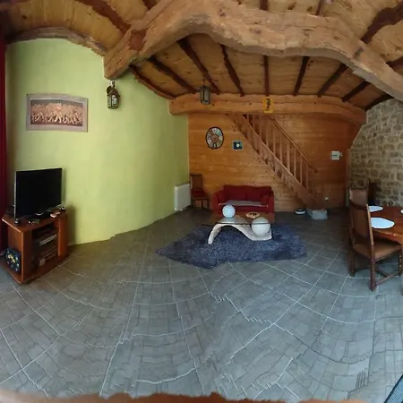A La Campagne Apartment *